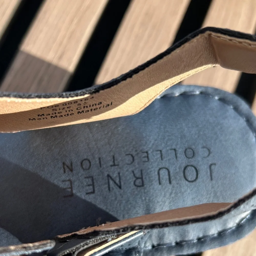 Journee collection Wedge Sandals 5.5